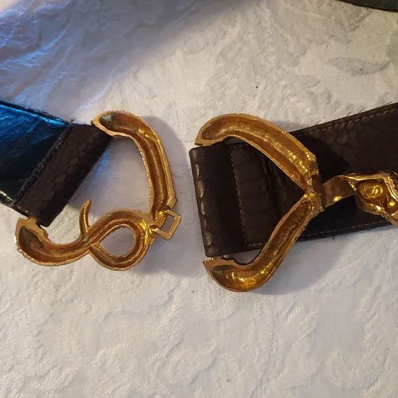 Raina : Finished Brass Belt Buckle - Picture 6 of 11